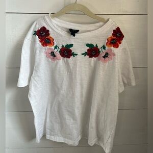 W5 White Short Sleeve Tee with Floral Embroidery